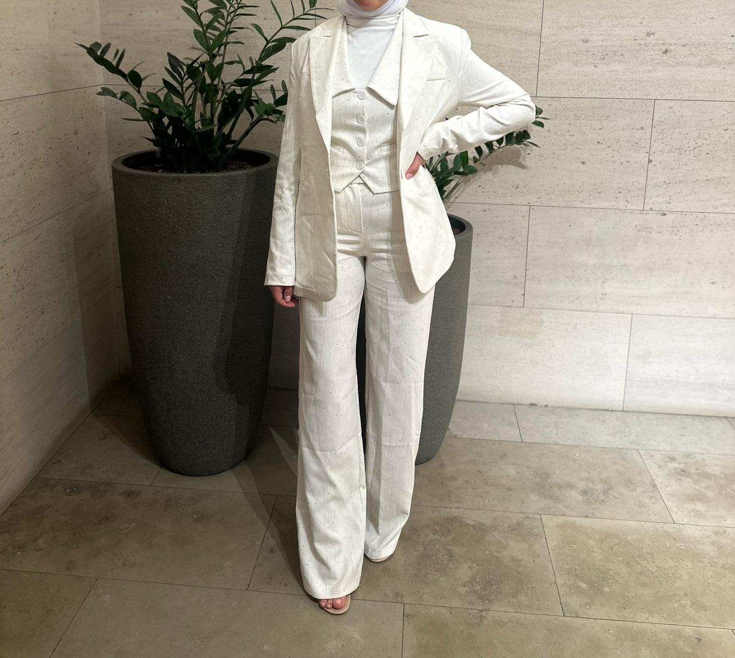 Sparkling off-white linen set 🤍