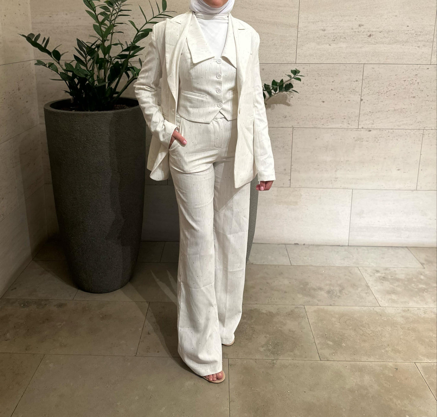 Sparkling off-white linen set 🤍
