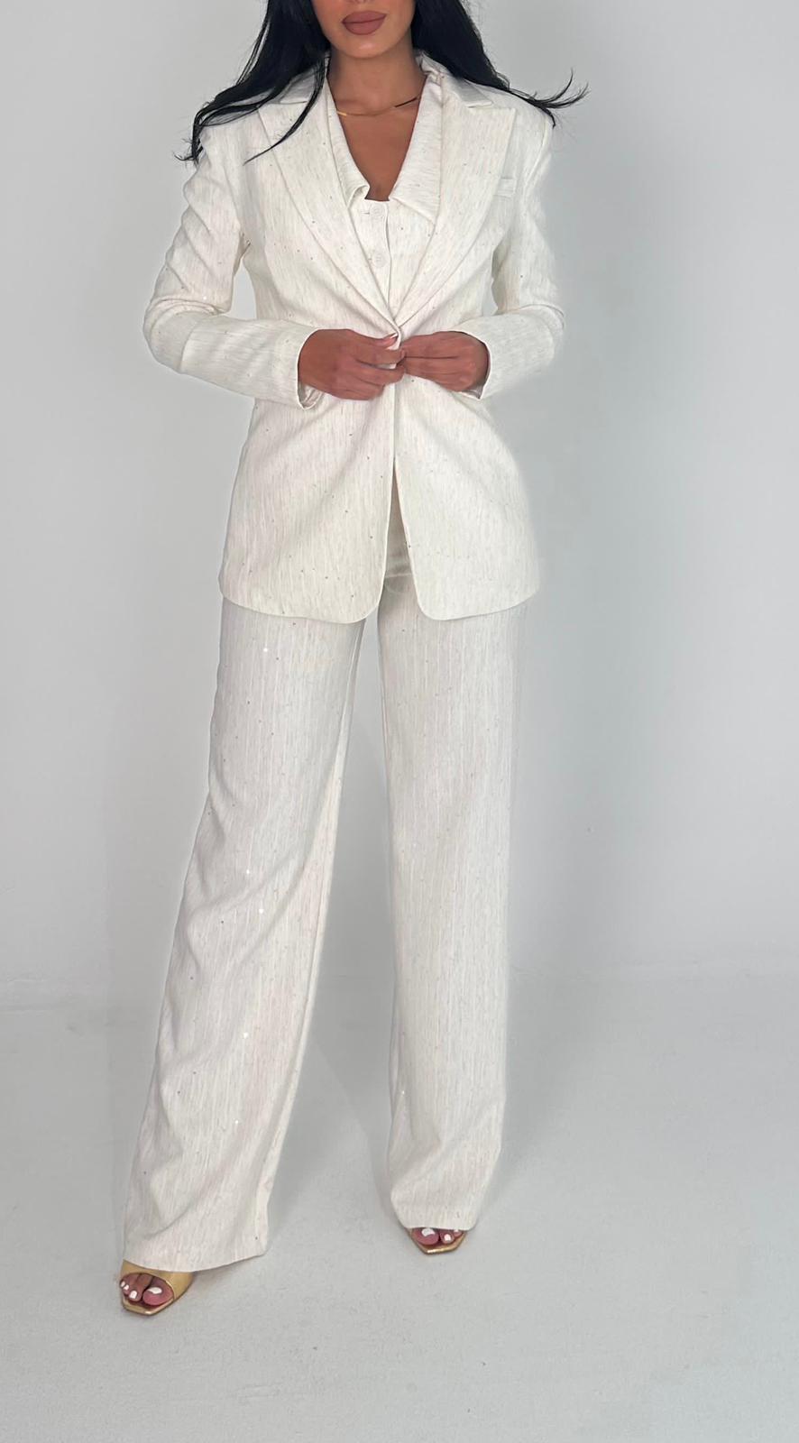 Sparkling off-white linen set 🤍