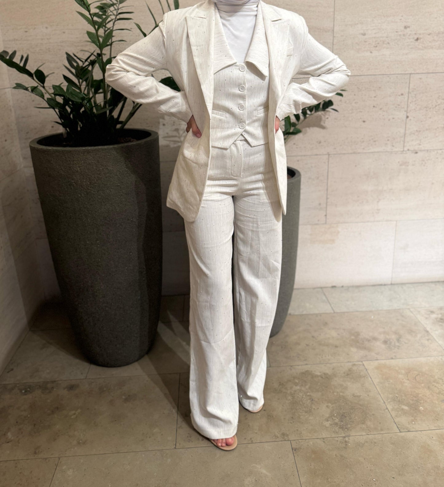 Sparkling off-white linen set 🤍